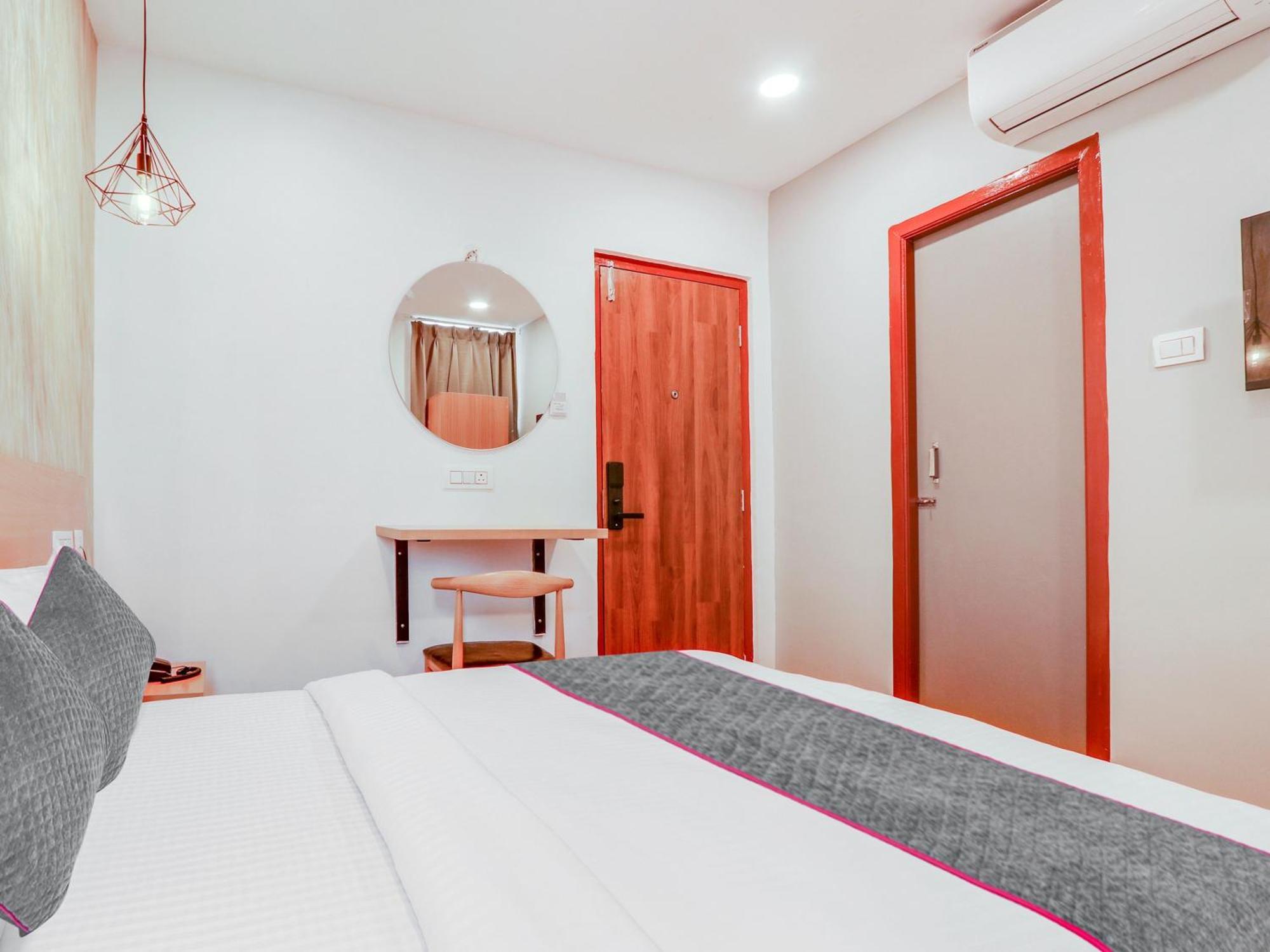 Townhouse Casa Grand Hotel Hyderabad Exterior foto